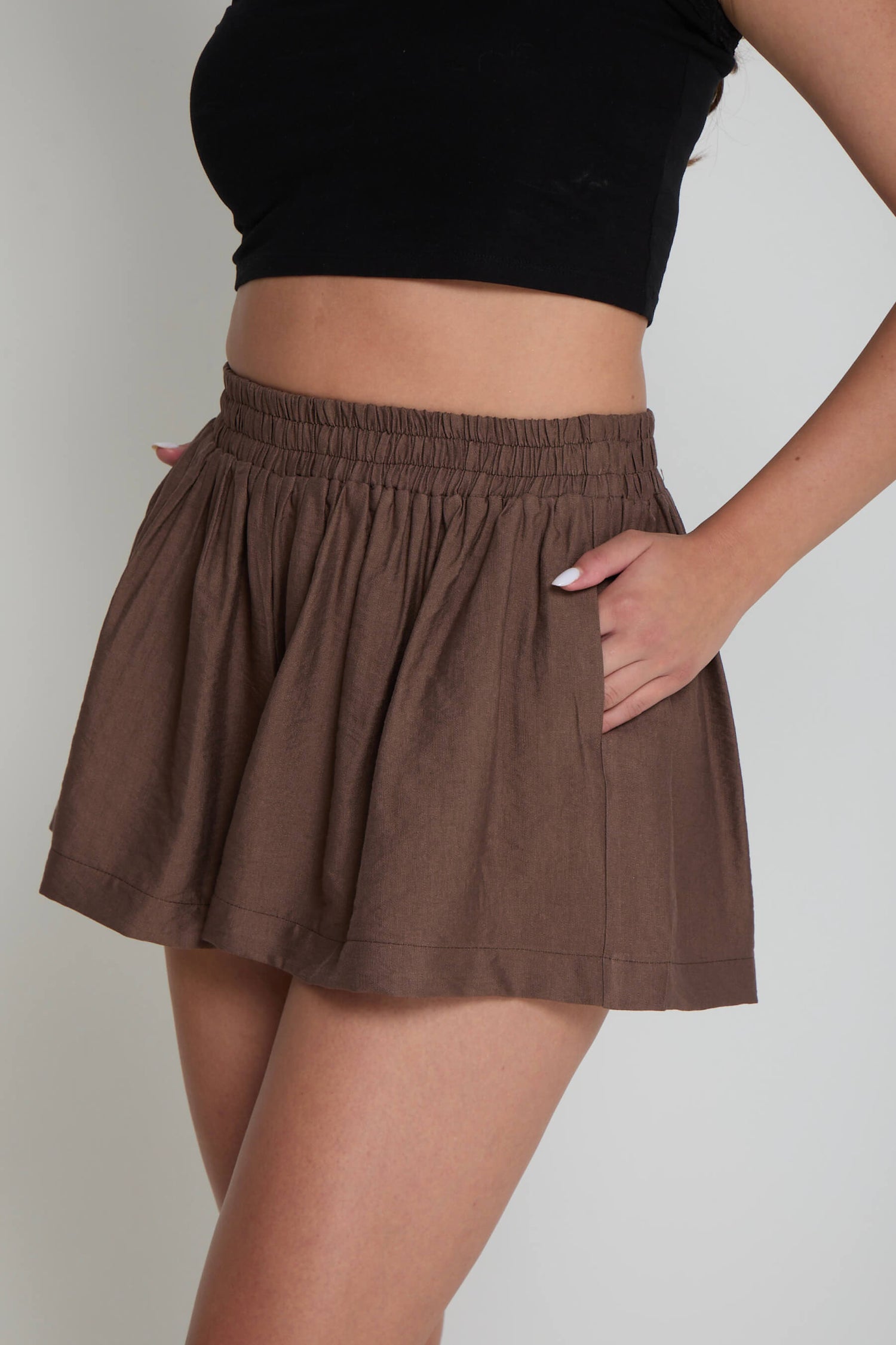 Nisette Shorts Cocoa Brown – high-waisted mini shorts, view 2